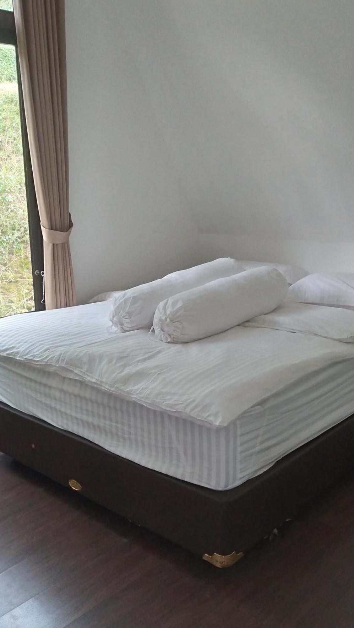 Joglo Kumpul Resort Cangkiran Rom bilde